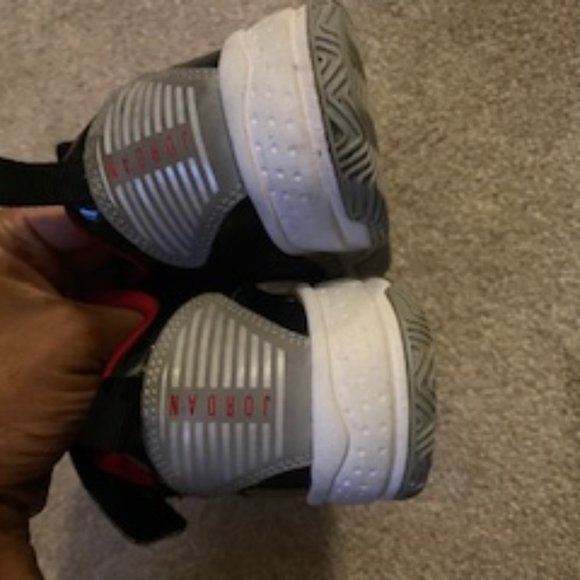 Step Up Your Kid's Style with Jordan Velcro Sneakers in Size 11 - Good Condition - Picture 2 of 5